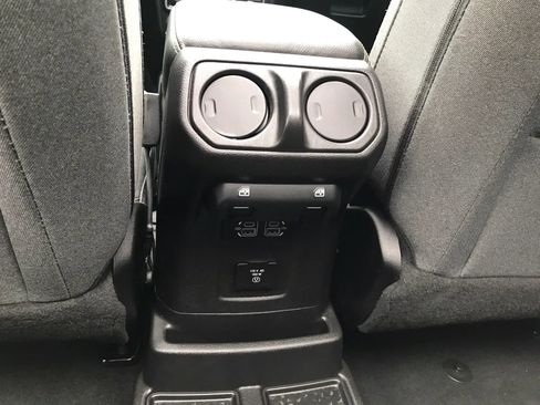 Used 2025 Jeep Wrangler Unlimited Sahara w/ Safety Group AWD/4WD image 35