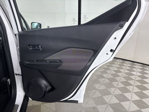 Used 2018 Nissan Kicks SV w/ Exterior Package image 23