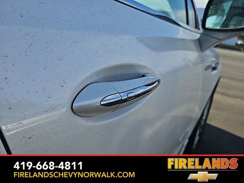 Used 2024 Buick Enclave Avenir w/ Avenir Technology Package image 17