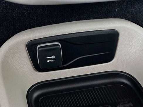 Used 2024 Chrysler Pacifica Touring-L image 33