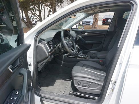 Used 2023 Audi Q5 2.0T Premium w/ Convenience Package AWD/4WD image 2