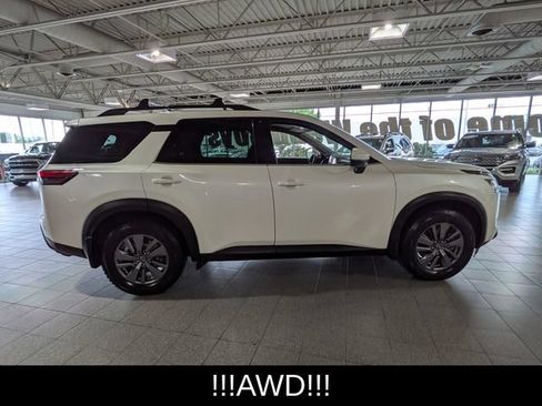Used 2022 Nissan Pathfinder SV AWD/4WD image 9