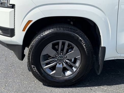 Used 2025 Nissan Frontier SV w/ Tow Package RWD image 25