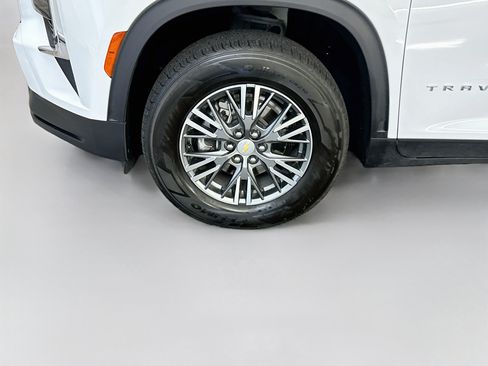 Used 2025 Chevrolet Traverse LT AWD/4WD image 11