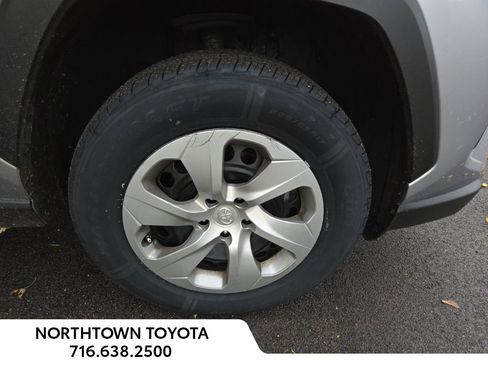 Used 2022 Toyota RAV4 LE image 2