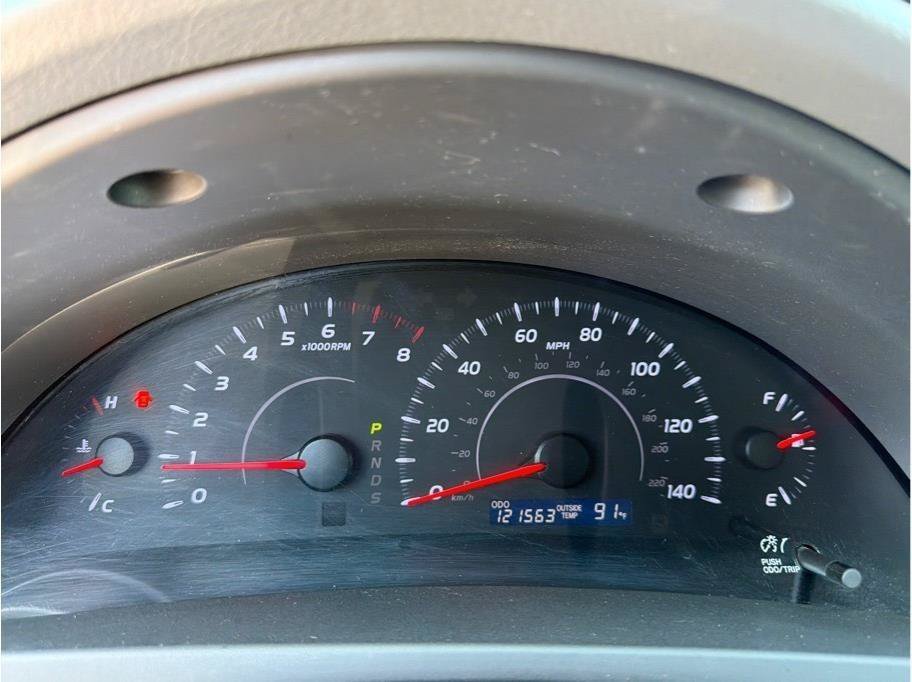 Used 2010 Toyota Camry LE FWD image 14