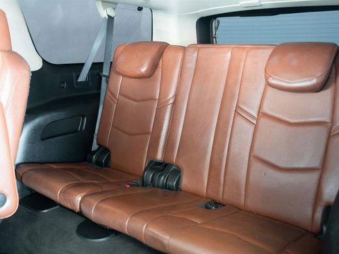 Used 2020 Cadillac Escalade ESV Premium Luxury image 15