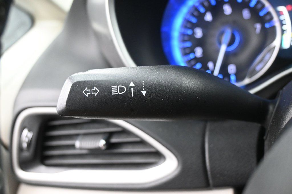 Used 2023 Chrysler Pacifica Touring-L FWD image 26