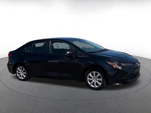 Used 2025 Toyota Corolla LE FWD image 4