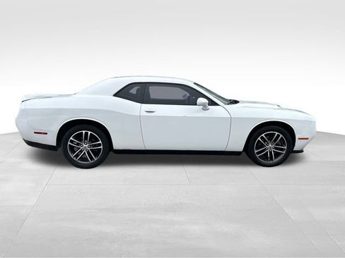 Used 2019 Dodge Challenger SXT image 6