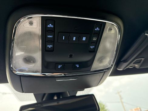 Used 2011 Chrysler 300 C w/ Sound Group RWD image 25
