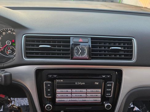 Used 2013 Volkswagen Passat 2.5 SE image 25