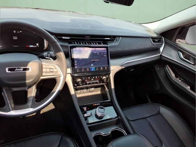 Used 2024 Jeep Grand Cherokee Limited w/ Luxury Tech Group II AWD/4WD image 14
