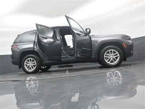 New 2025 Jeep Grand Cherokee Laredo X w/ Luxury Tech Group I image 47