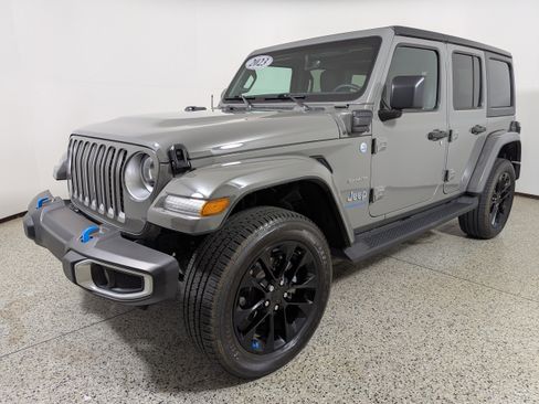Used 2023 Jeep Wrangler Unlimited Sahara image 3