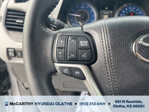 Used 2017 Toyota Sienna XLE image 27