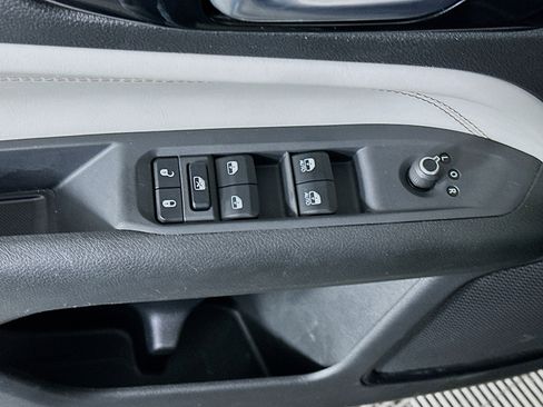 Used 2023 Jeep Compass Limited image 15