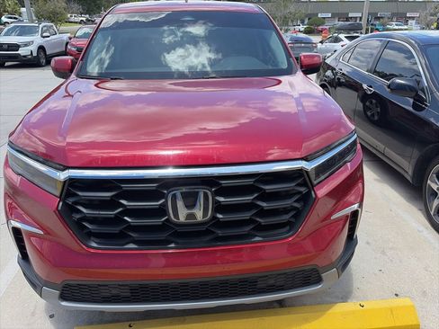 Used 2025 Honda Pilot EX-L image 2