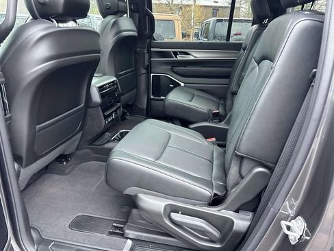 New 2026 Jeep Grand Wagoneer Limited AWD/4WD image 7