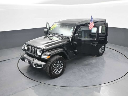 Used 2025 Jeep Wrangler Unlimited Sahara AWD/4WD image 41