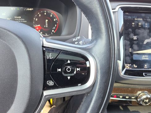 Used 2018 Volvo XC90 T6 Momentum w/ Protection Package AWD/4WD image 16