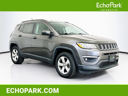 Used 2018 Jeep Compass Latitude w/ Popular Equipment Group AWD/4WD image 1