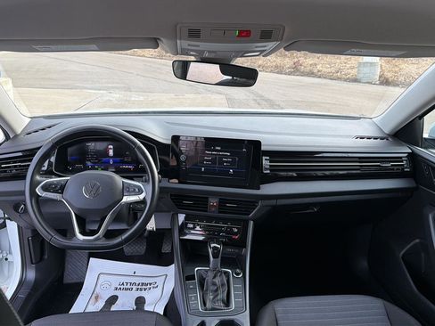 Used 2025 Volkswagen Jetta S image 29