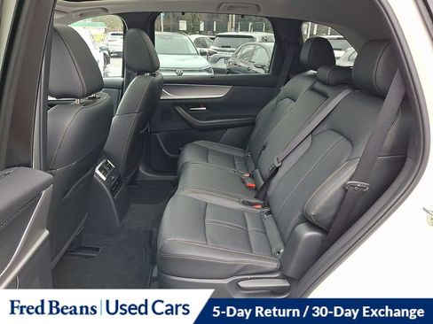 Used 2025 MAZDA CX-70 Plug-In Hybrid w/ Premium Pkg image 11