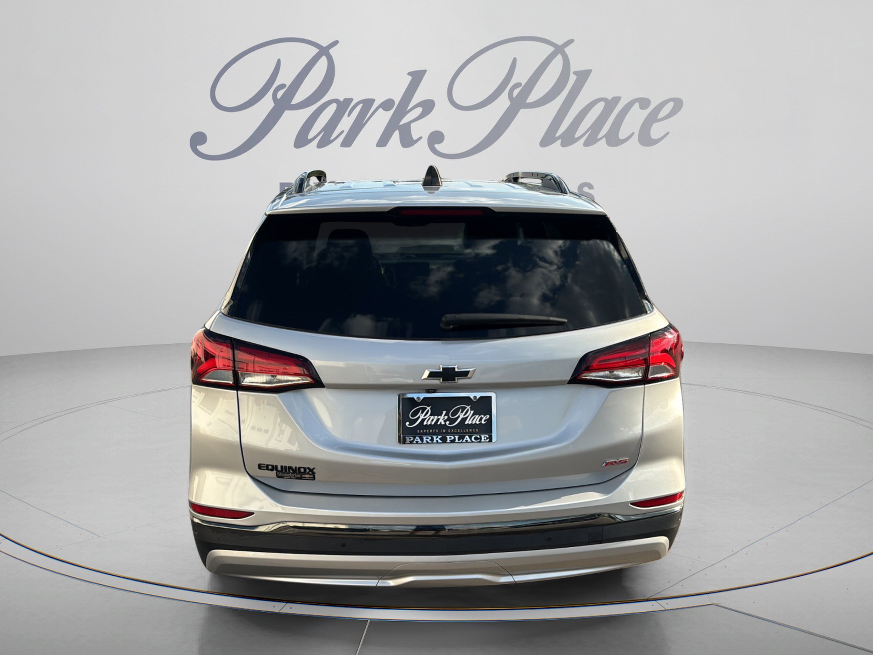 Used 2022 Chevrolet Equinox RS w/ Infotainment Package FWD image 4