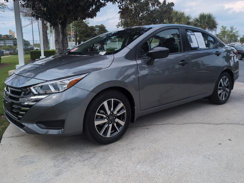 Used 2024 Nissan Versa S w/ S Plus Package image 5
