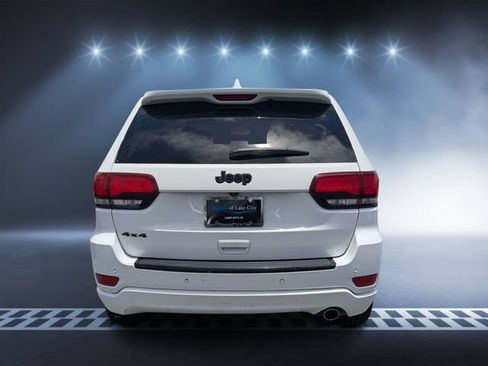 Used 2018 Jeep Grand Cherokee Laredo AWD/4WD image 4