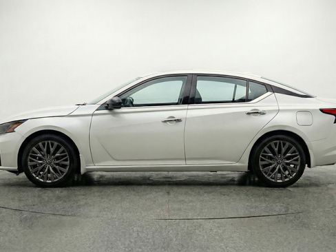 Used 2025 Nissan Altima 2.5 SV image 5