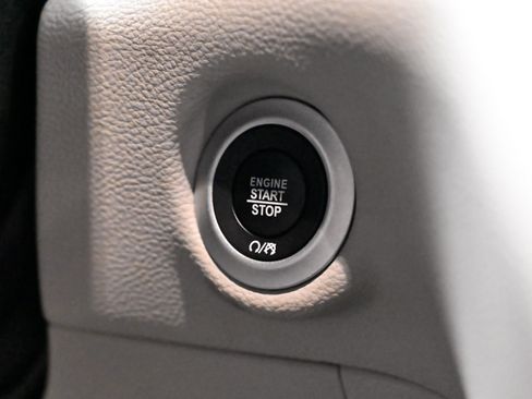 Used 2023 Chrysler Pacifica Touring-L w/ Uconnect Theater Family Group FWD image 44