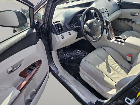 Used 2010 Toyota Venza Limited image 18