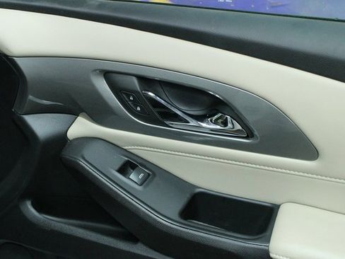 Used 2023 Chevrolet Traverse LS image 11