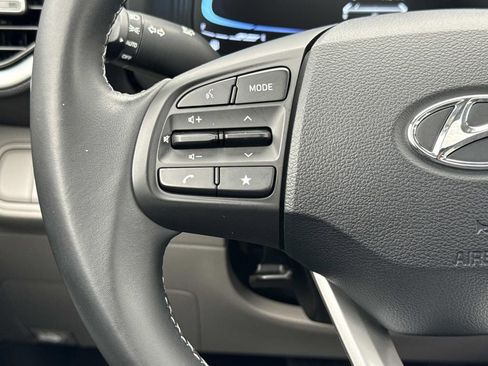 Used 2025 Hyundai Venue SEL FWD image 10