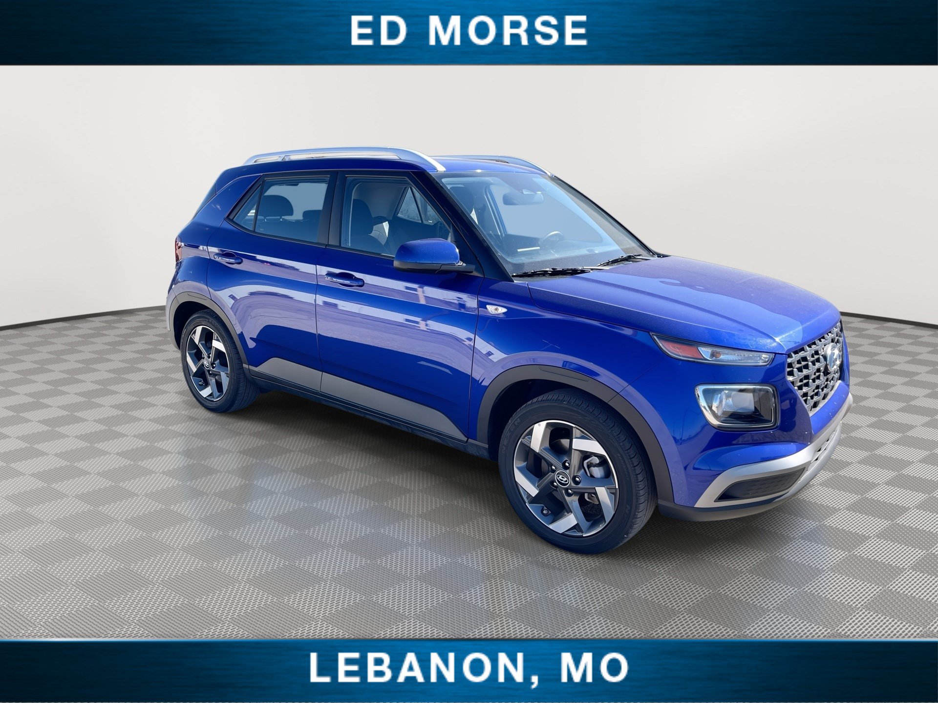 Used 2025 Hyundai Venue SEL FWD image 2