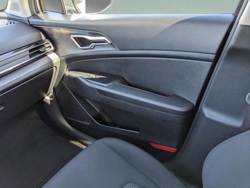 Used 2023 Kia Sportage LX image 14