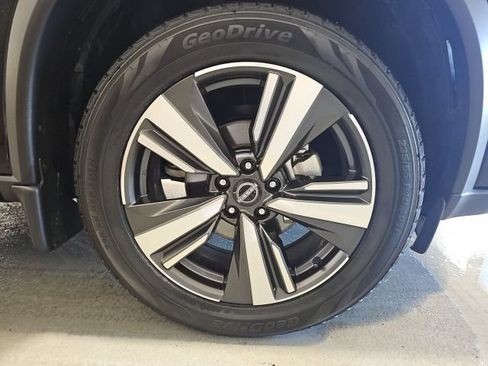 Certified 2025 Nissan Rogue SL w/ SL Premium Package AWD/4WD image 30