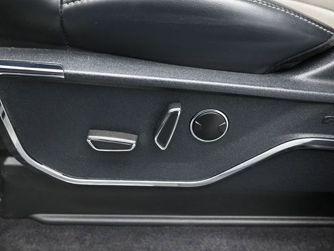 Used 2023 Ford F150 Lightning Platinum image 10