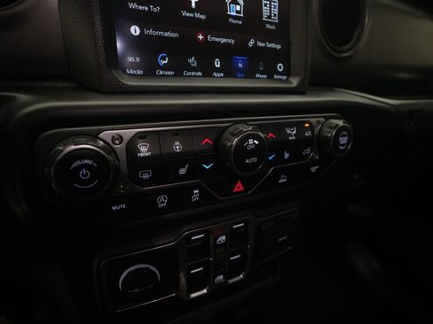 Used 2021 Jeep Gladiator Willys image 19