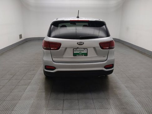 Used 2019 Kia Sorento AWD V6 image 6