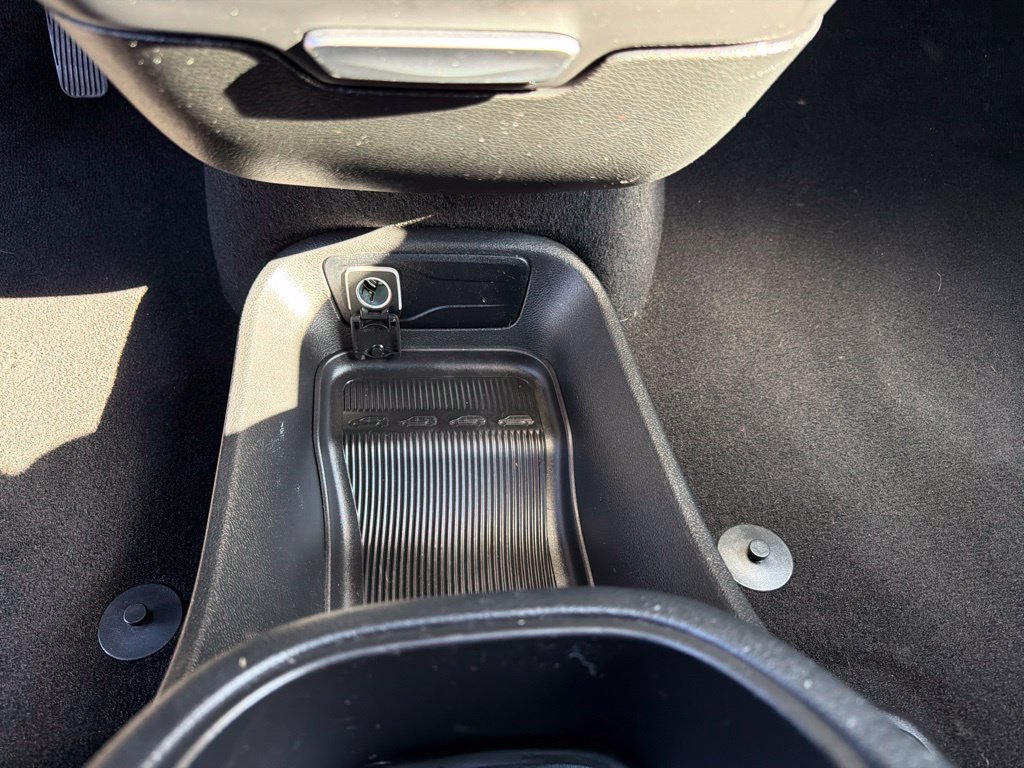 Used 2025 Chrysler Pacifica Select FWD image 33