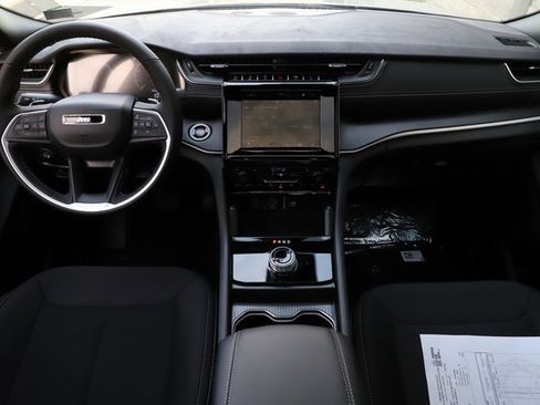 New 2025 Jeep Grand Cherokee 4WD image 15