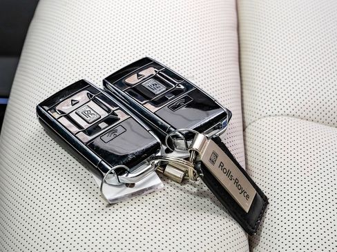 Used 2023 Rolls-Royce Cullinan Black Badge w/ Dark Exterior Package image 70