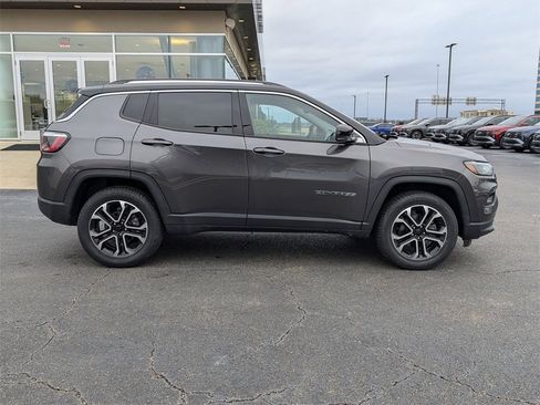 Used 2022 Jeep Compass Limited image 3