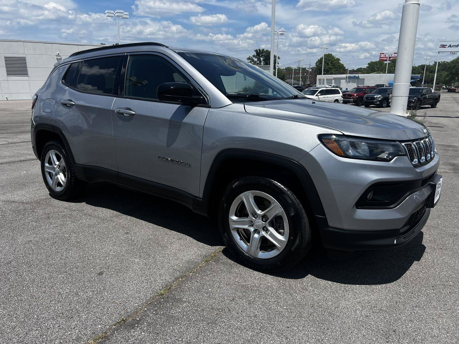 Used 2024 Jeep Compass Latitude AWD/4WD image 34