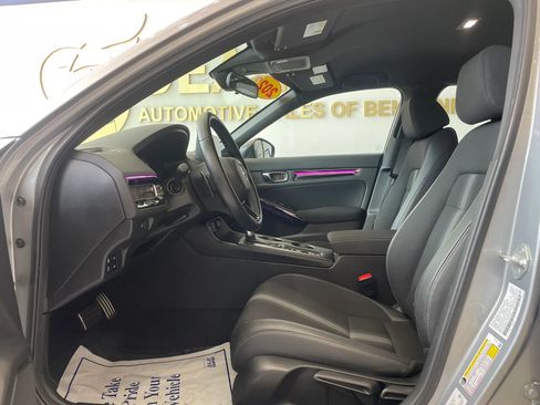Used 2023 Honda Civic Sport image 8
