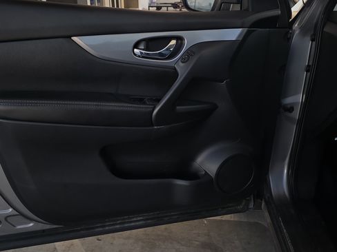 Used 2020 Nissan Rogue Sport SL image 6