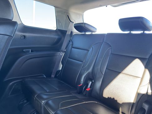 Certified 2023 GMC Acadia SLT w/ Preferred Package image 35